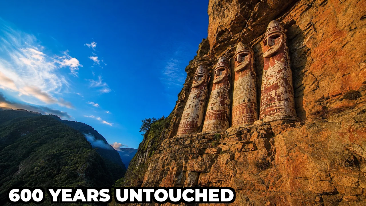 What Are the Chachapoya Sarcophagi at Karajia?